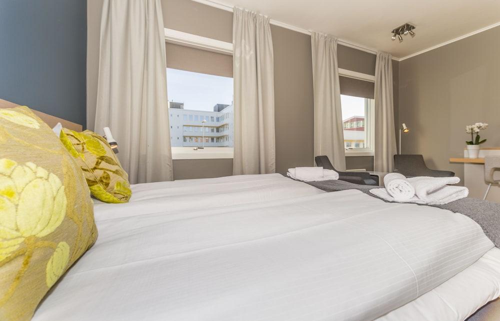 סבולבאר Hotel Aurora מראה חיצוני תמונה