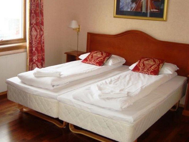 סבולבאר Hotel Aurora מראה חיצוני תמונה